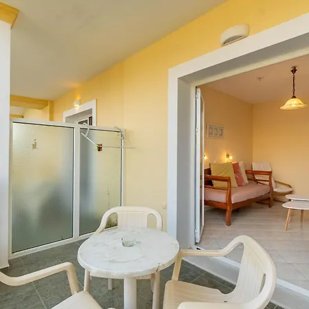 Kosmos St7 In Agios Stefanos Apartahotel 4*
